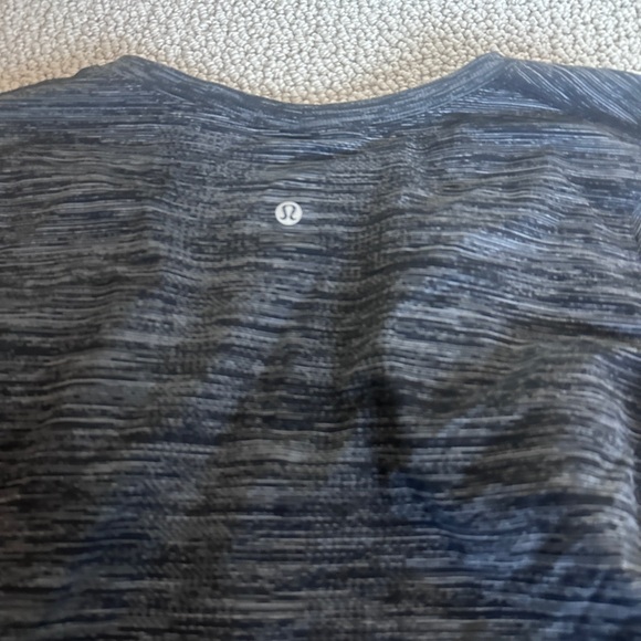 Lululemon Gray Athletic Long Sleeve Top Size 6 - Picture 5 of 5